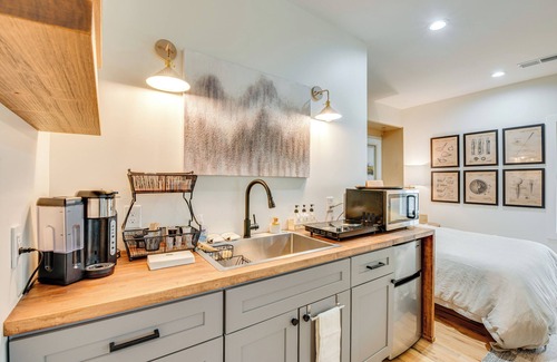 East Side Apartment | WFH-Friendly Studio - 5 Mi to Downtown Atlanta!