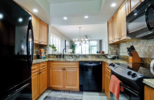 South Bradenton Apartment | WG-near Beaches and IMG, Pool, Tennis, Pickleball, Shorewalk condo 2 Bedroom/2 Bath lake view
