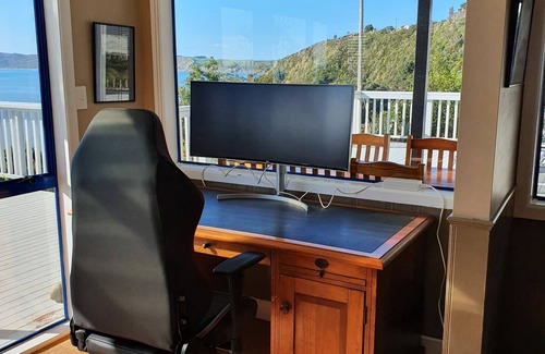 Raglan House | WHALE BAY COASTAL RETREAT - Your luxury surf front stay for up to 13 guests