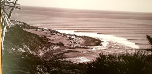 Raglan House | Whale Bay's Surf Meca holiday accommodation