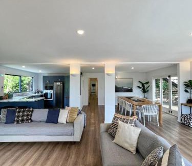 Raglan House | Whale Bay's Surf Meca holiday accommodation