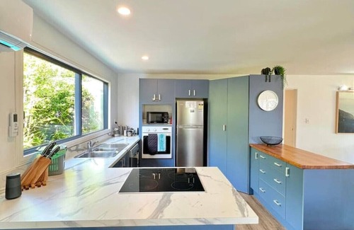 Raglan House | WHALE BAY'S SURF MECA
