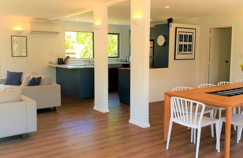 Raglan House | WHALE BAY'S SURF MECA