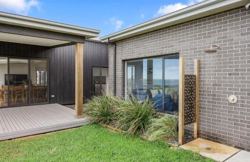 Warrnambool House | Whale Haven