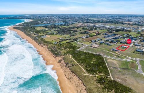 Warrnambool House | Whale Haven