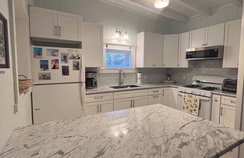 Man O War Cay Cottage | Whale's Tale Cottage- Tropical Island Charm on Man O War Cay With Beach Access