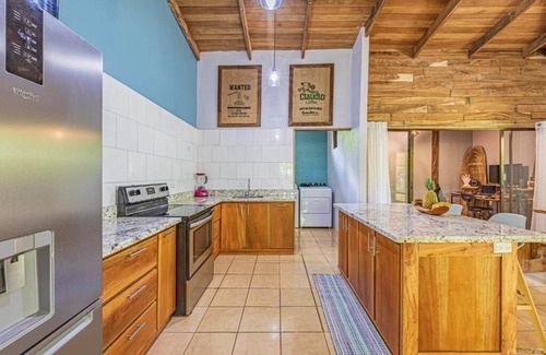 Uvita House | Whale Tail Beach House w/pool, large office, pet friendly. 1 mile from beach!