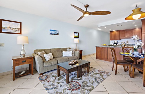 Kahana Condo | Whale Tales & Ocean trails , views you'll love