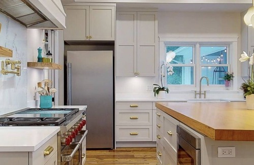 Roberts Creek House | Whale Watching from a Luxury Waterfront Home!