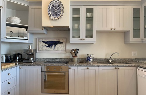 Kalk Bay Apartment | Whalehaven: Kalk Bay apt, spectacular sea and harbour views