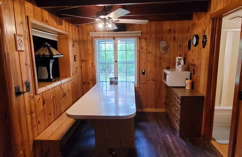 Baldwin Cabin | Whalen Lake Log Cabin, Wi-Fi, Lakefront, Kayaks