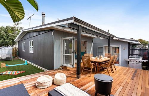 Whangamata House | Whanga Beach Bach and Sleep-out