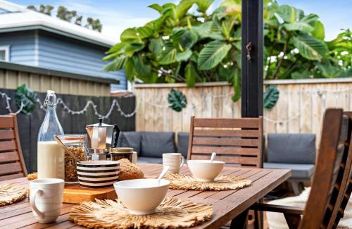 Whangamata House | Whanga Beach Bach and Sleep-out