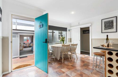 Whangamata House | Whanga Beach Bach and Sleep-out
