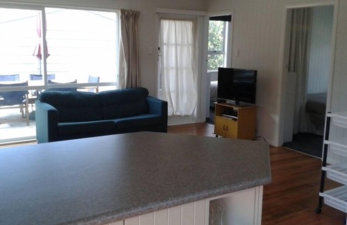 Whangamata House | Whangamata Bach - handy to beach and shops