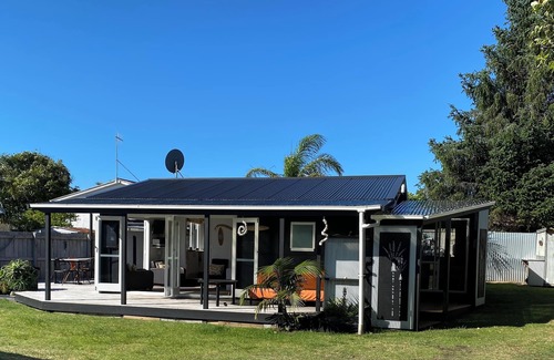 Whangamata House | Whangamata: Quintessential ‘Kiwi Bach' near the beach and surf club