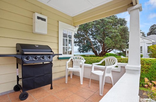 Thames House | Whare Nui on Rennie - Thames Holiday Home