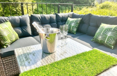 Ilkley House | Wharfe View Cottage Ilkley. Spectacular views. Designer inspired. Cosy.