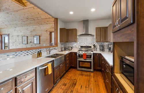 Livingston House | Wheatgrass Guest Cabin - Wonderful log cabin located just east of Livingston!
