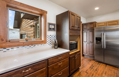 Livingston House | Wheatgrass Guest Cabin - Wonderful log cabin located just east of Livingston!