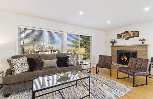 Fox Valley House | Wheaton Rental
