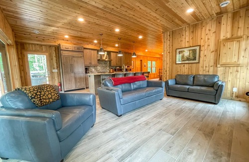 Tofte House | Wheel Hus Retreat is a beautiful luxury home located in Tofte, Minnesota