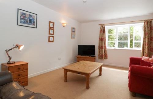 Leominster House | Wheelbarrow Cottage