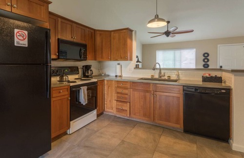 Paradise Valley Village House | Wheelchair-Accessible | Pet Friendly/Huge Yard. North