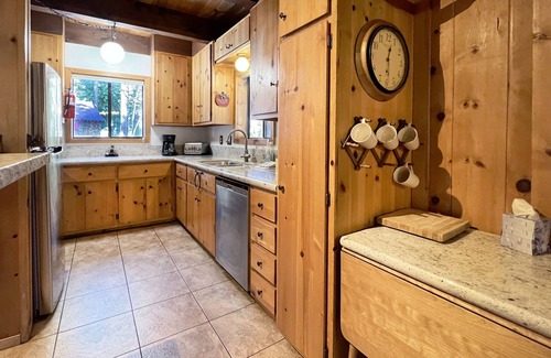 Sunnyside House | Wheelehan House - Close to Tahoe City & Tahoe Park HOA Beach Access!