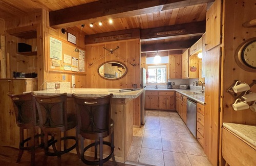 Sunnyside House | Wheelehan House - Close to Tahoe City & Tahoe Park HOA Beach Access!