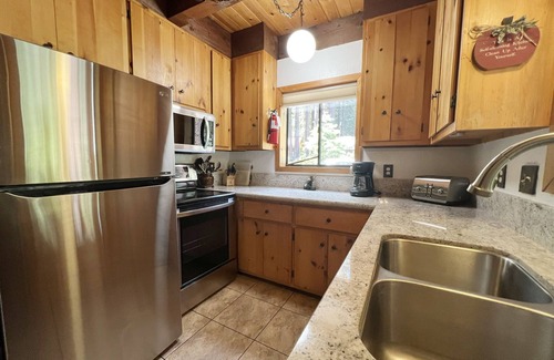 Sunnyside House | Wheelehan House - Close to Tahoe City & Tahoe Park HOA Beach Access!