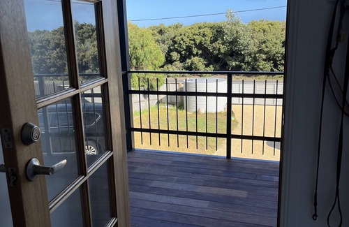 Paradise Beach House | Wheeler’s Paradise. 4 Bedrooms, 2 Baths n 4-5 car park