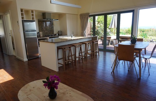 Raglan Apartment | Whenua Apartment with Spa Pool minutes from Surf Breaks