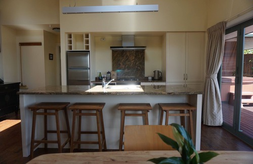 Raglan Apartment | Whenua Apartment with Spa Pool minutes from Surf Breaks