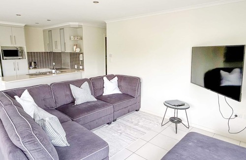Bargara Apartment | Where bush meets the sea