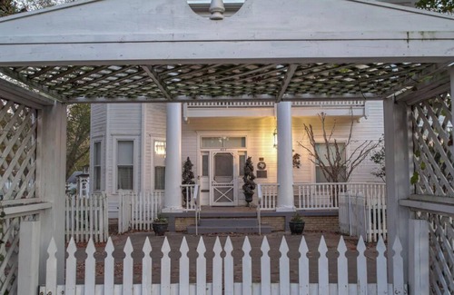 Winnsboro House | Where Modern Luxury Meets Historical Elegance