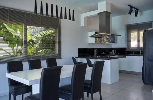 Agios Nikolaos Villa | Where Sophisticated Design Meets Endless Views
