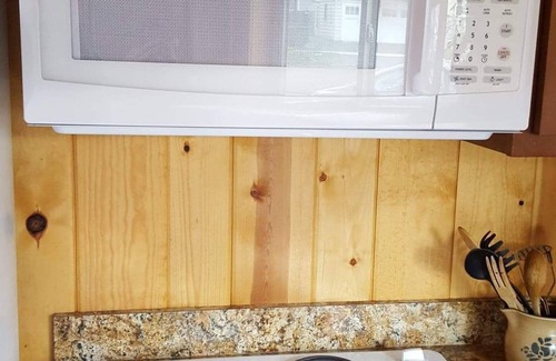 Tonawanda Cottage | Whimsical Yurt near Niagara Falls and Buffalo