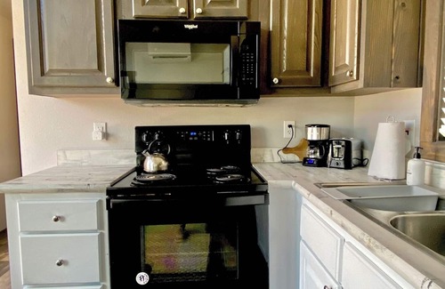 East MLK House | Whimsy Cottage in Super Location