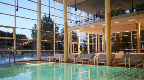 Bad Waltersdorf Apartment | WHIRLPOOL-SUITE AMADEUS - Weitblick - Golf & Wellness - direkter Bademantelgang - ADULTS ONLY