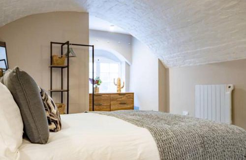 Worcester Apartment | WhiskAwayHomes - Shaw Street - Apartment 2