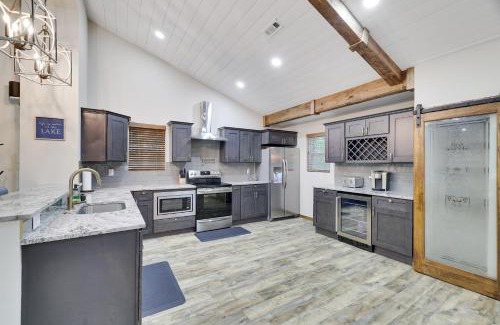 Lake Harmony House | Whiskey Pines Retreat! Single Level Home, Outdoor Firepit, AC, BBQ! Sleeps 9 in Lake Harmony!