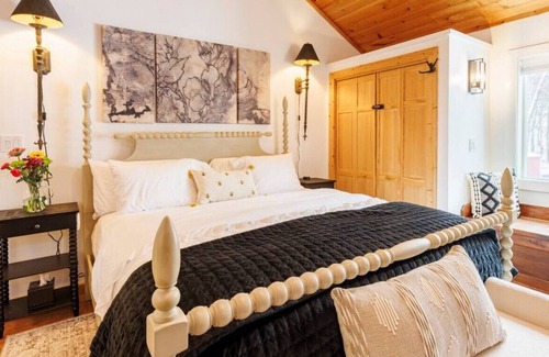 Pulaski House | Whiskey Roc Inn · Lakefront cabin with a view!
