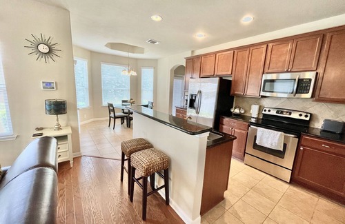 Round Rock Original Plat House | Whisper Dreams Retreat- cozy3BR retreat~big yard~bring pets~near Kalahari~DT ATX