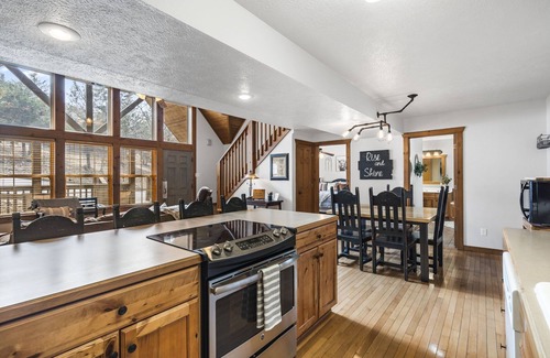 Branson West Cabin | Whispering Creek - In the Heart of Ozarks, Near DT!