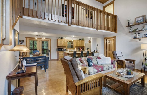 Branson West Cabin | Whispering Creek - In the Heart of Ozarks, Near DT!