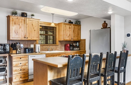Branson West Cabin | Whispering Creek - In the Heart of Ozarks, Near DT!