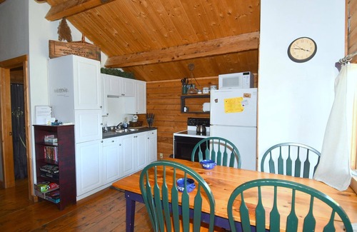 Berkeley Springs Cabin | Whispering Hills - Couples Getaway