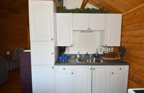 Berkeley Springs Cabin | Whispering Hills - Couples Getaway