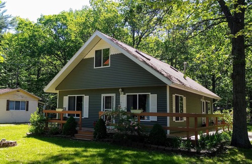 Caseville Cottage | 'Whispering Oaks' Cottage with Lake Access, Outdoor Fire Pit and More!